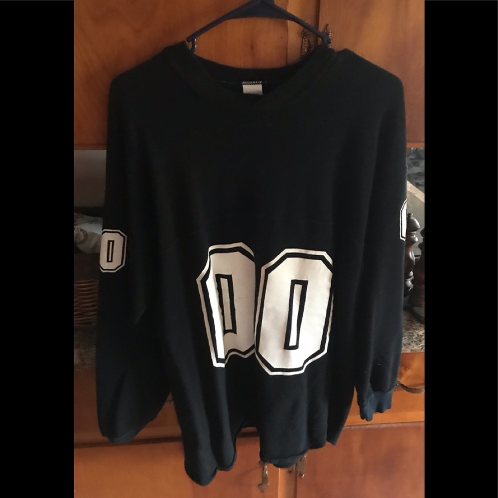 Sweatshirt.